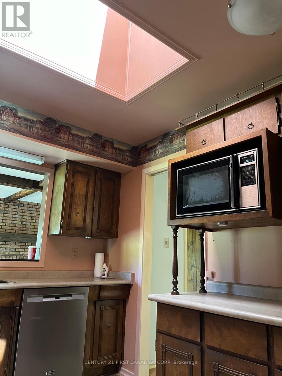 34 Benson Crescent, London North, Ontario  N5X 2B2 - Photo 11 - X12996860