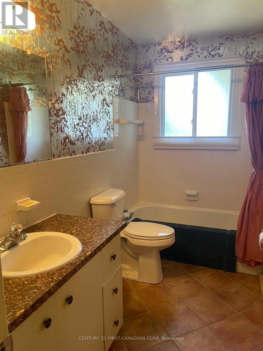 34 Benson Crescent, London North, Ontario  N5X 2B2 - Photo 16 - X12996860