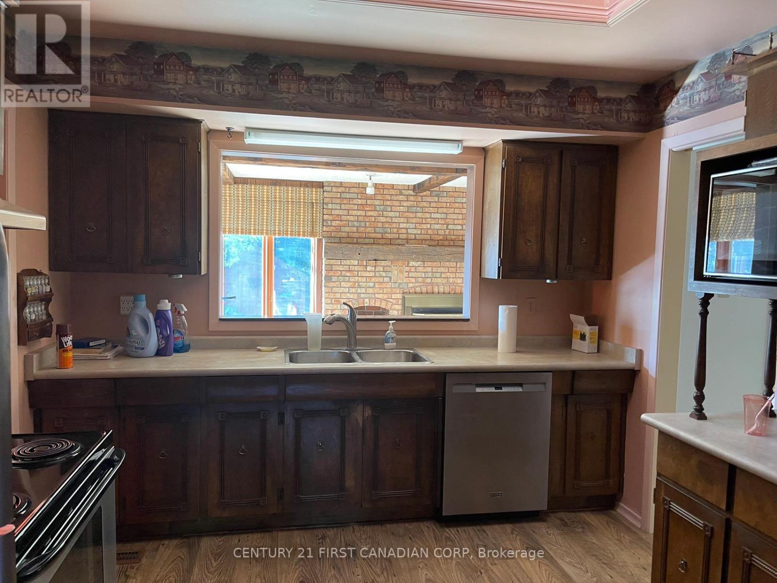 34 Benson Crescent, London North, Ontario  N5X 2B2 - Photo 9 - X12996860