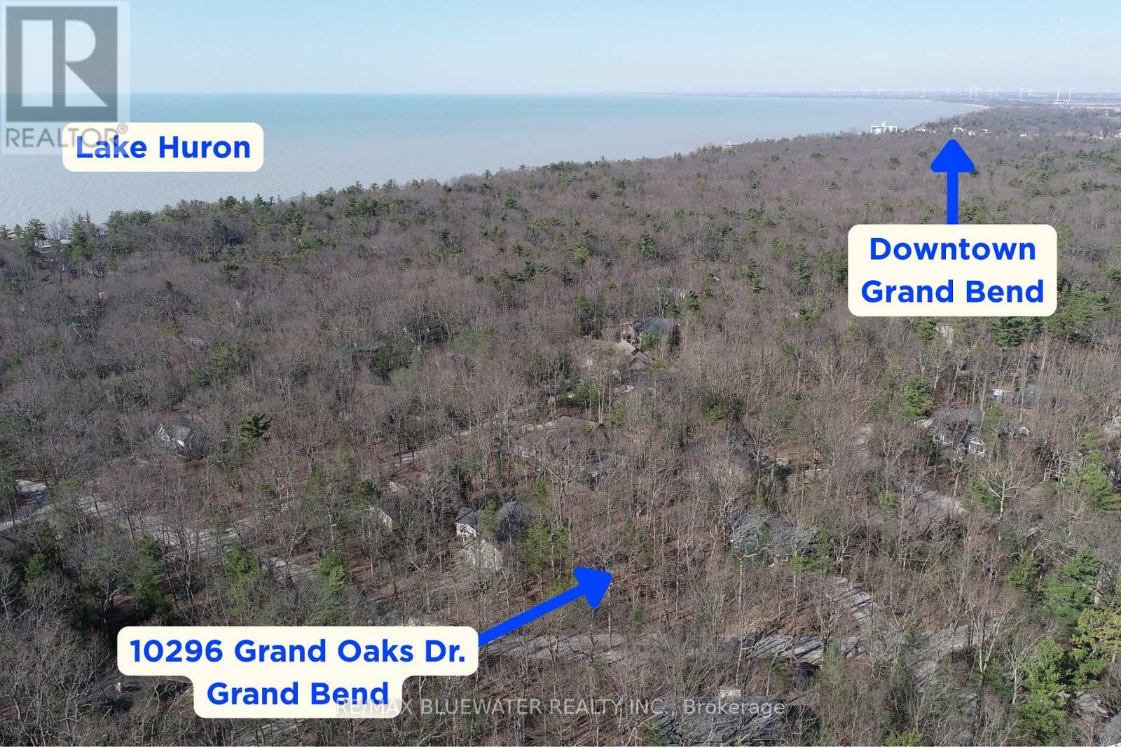 10296 Grand Oaks Drive, Lambton Shores, Ontario  N0M 1T0 - Photo 3 - X12996956