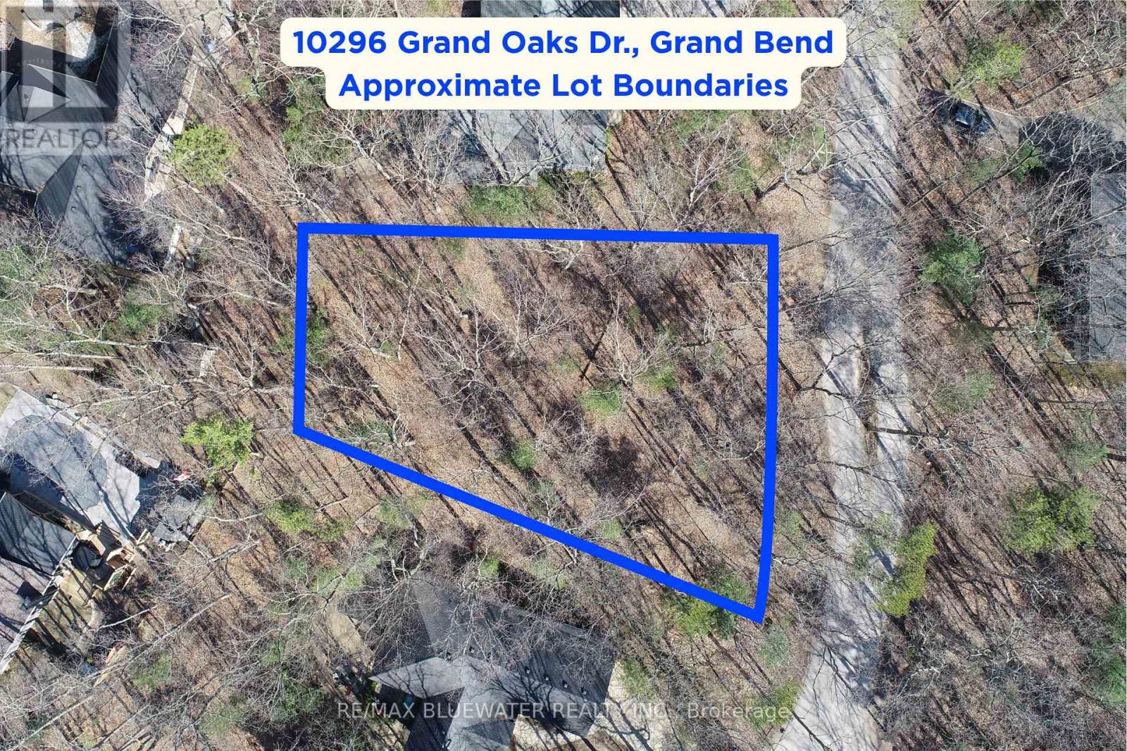 10296 Grand Oaks Drive, Lambton Shores, Ontario  N0M 1T0 - Photo 5 - X12996956