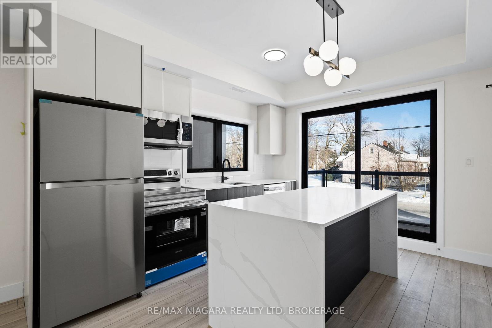 209 - 7277 Wilson Crescent, Niagara Falls, Ontario  L2G 4S5 - Photo 7 - X12894054