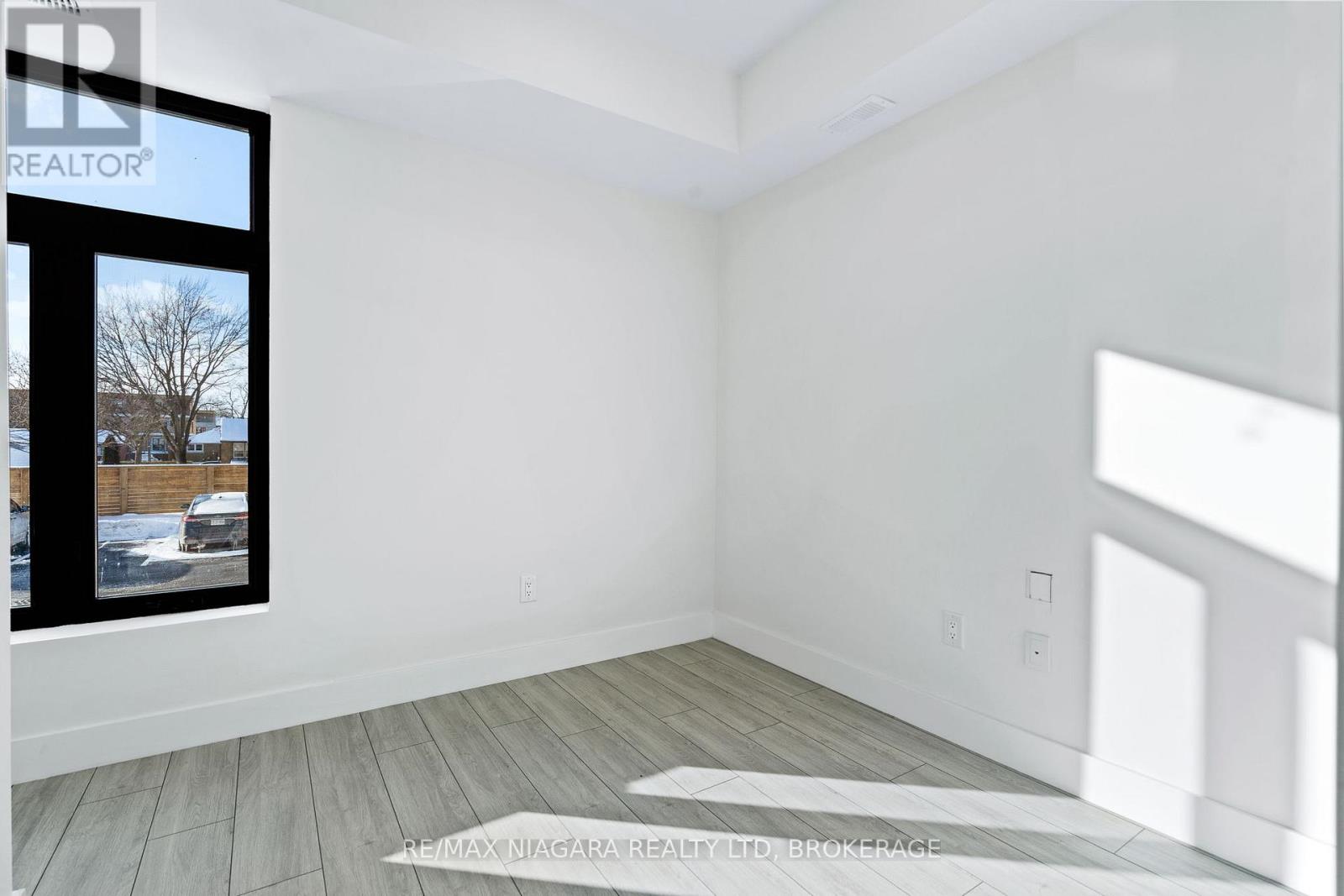 209 - 7277 Wilson Crescent, Niagara Falls, Ontario  L2G 4S5 - Photo 15 - X12894054