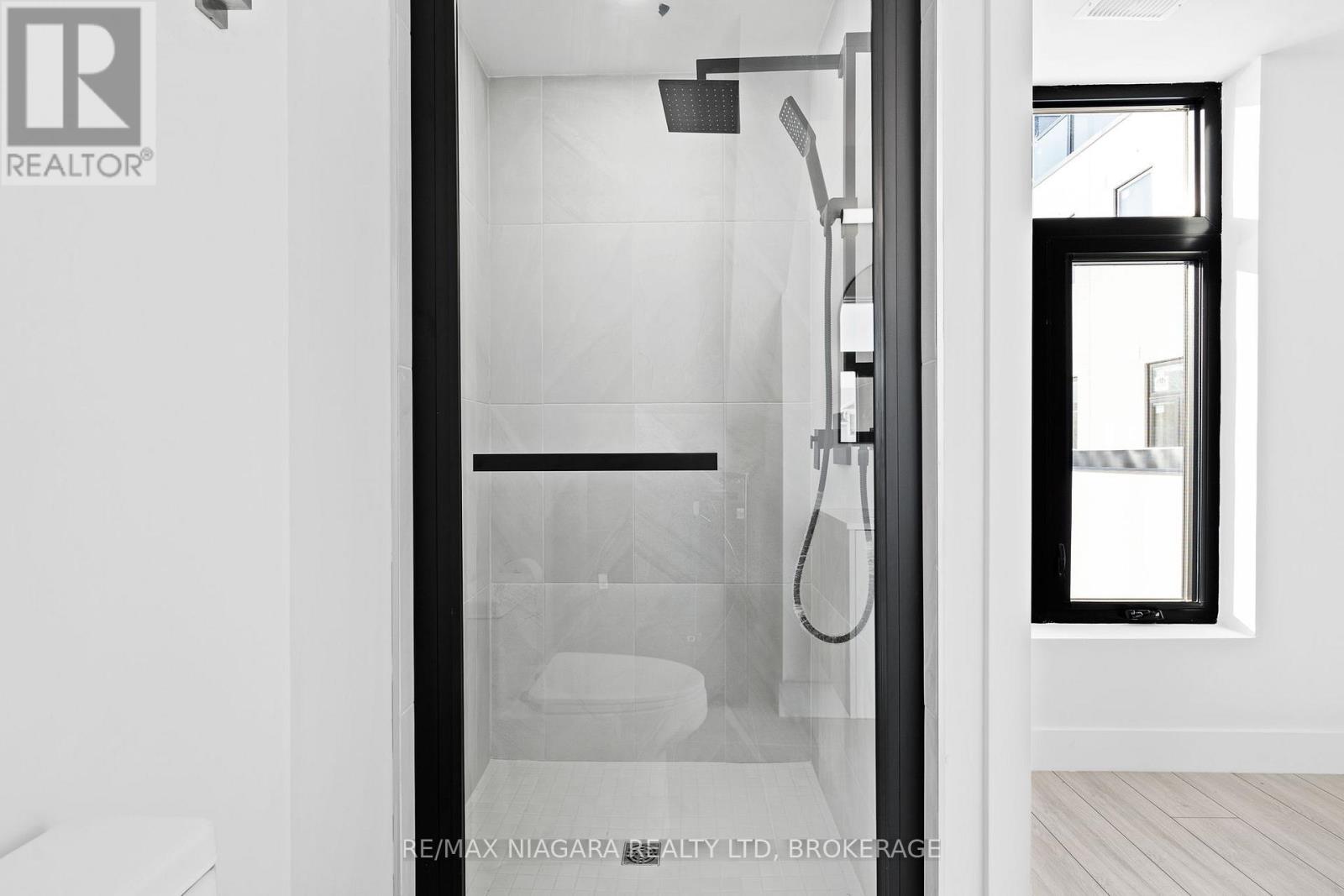 209 - 7277 Wilson Crescent, Niagara Falls, Ontario  L2G 4S5 - Photo 18 - X12894054