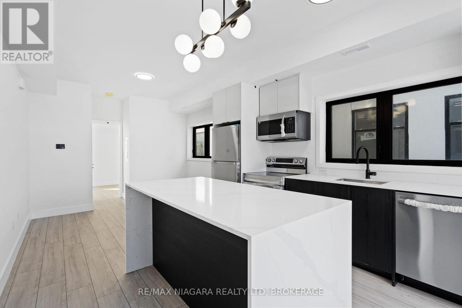 209 - 7277 Wilson Crescent, Niagara Falls, Ontario  L2G 4S5 - Photo 8 - X12894054