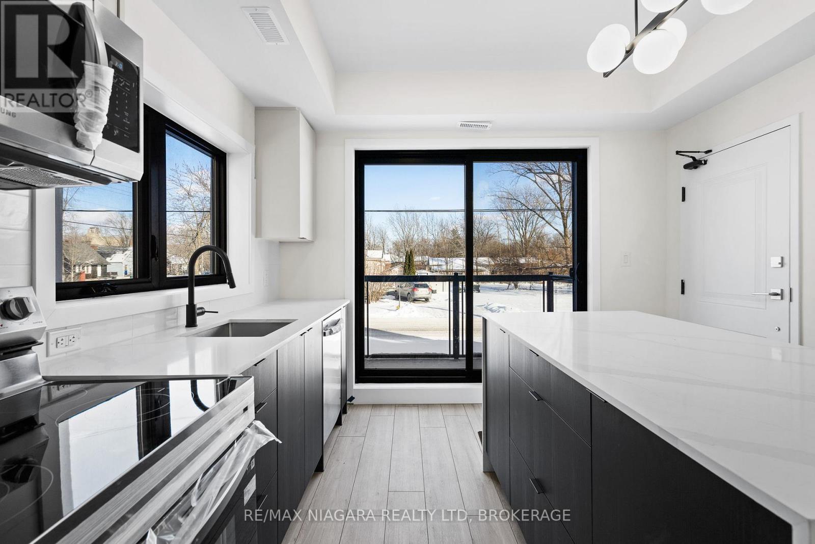 209 - 7277 Wilson Crescent, Niagara Falls, Ontario  L2G 4S5 - Photo 11 - X12894054