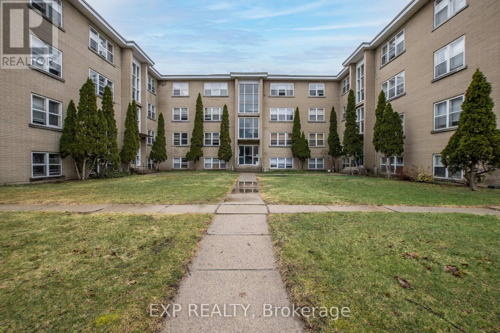 50 Central Avenue W, Brockville, Ontario K6V 4N7 - Photo 3 - X12996878