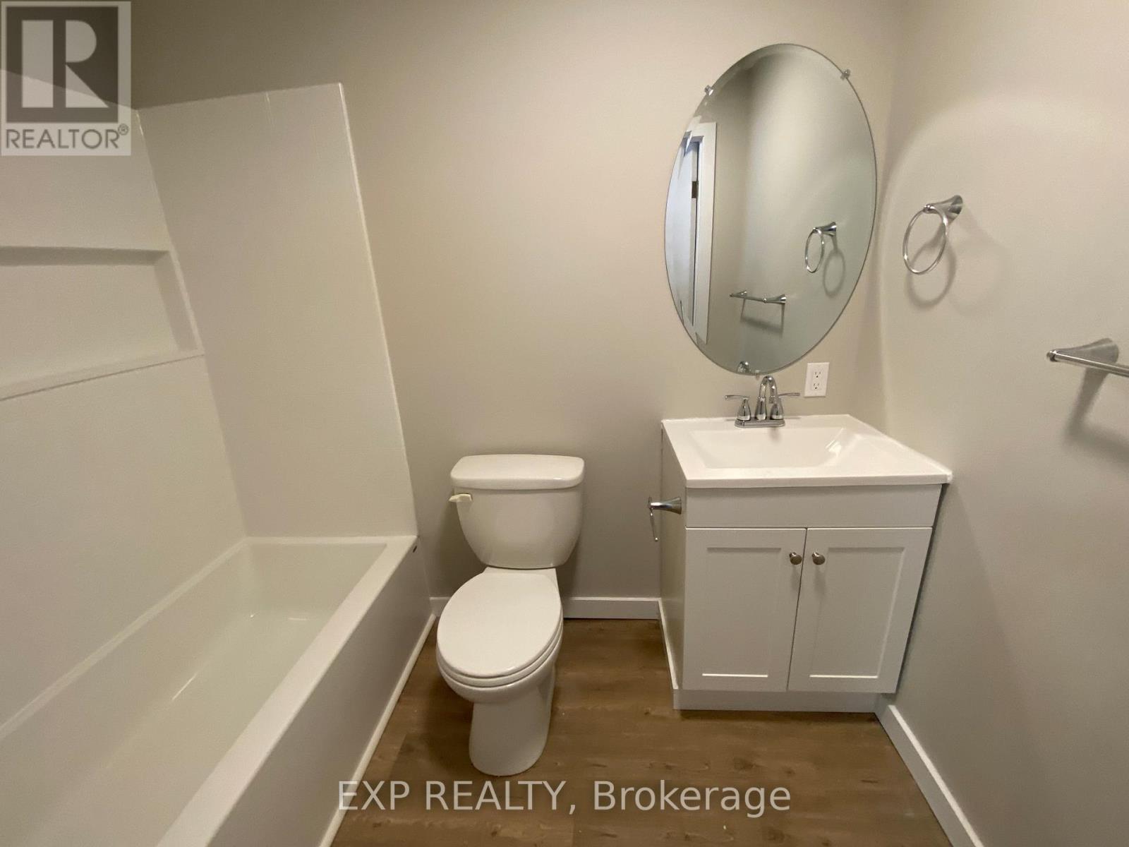 50 Central Avenue W, Brockville, Ontario K6V 4N7 - Photo 7 - X12996878