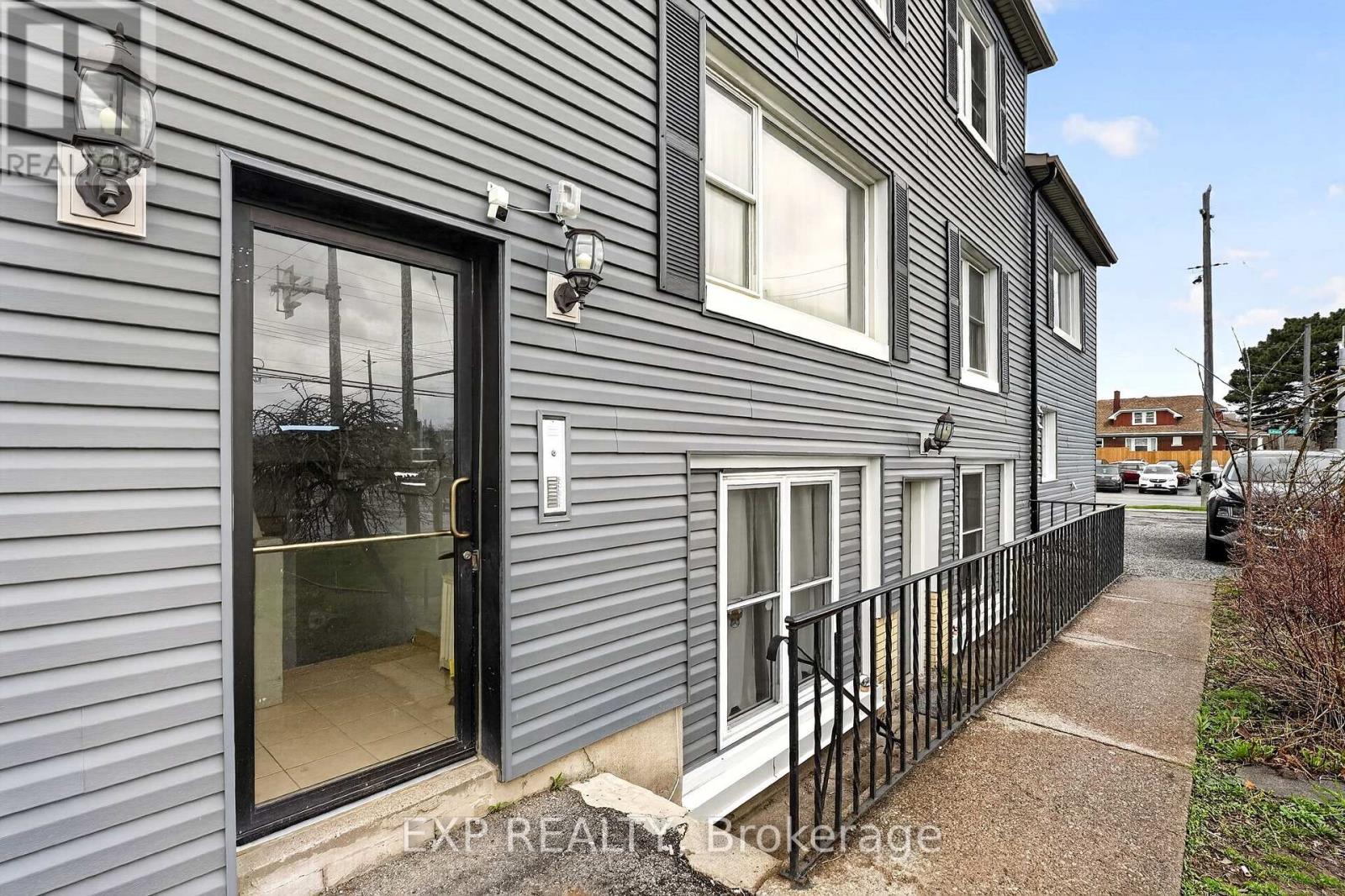 41 Hartzel Road, St. Catharines, Ontario  L2P 1M6 - Photo 2 - X12996896