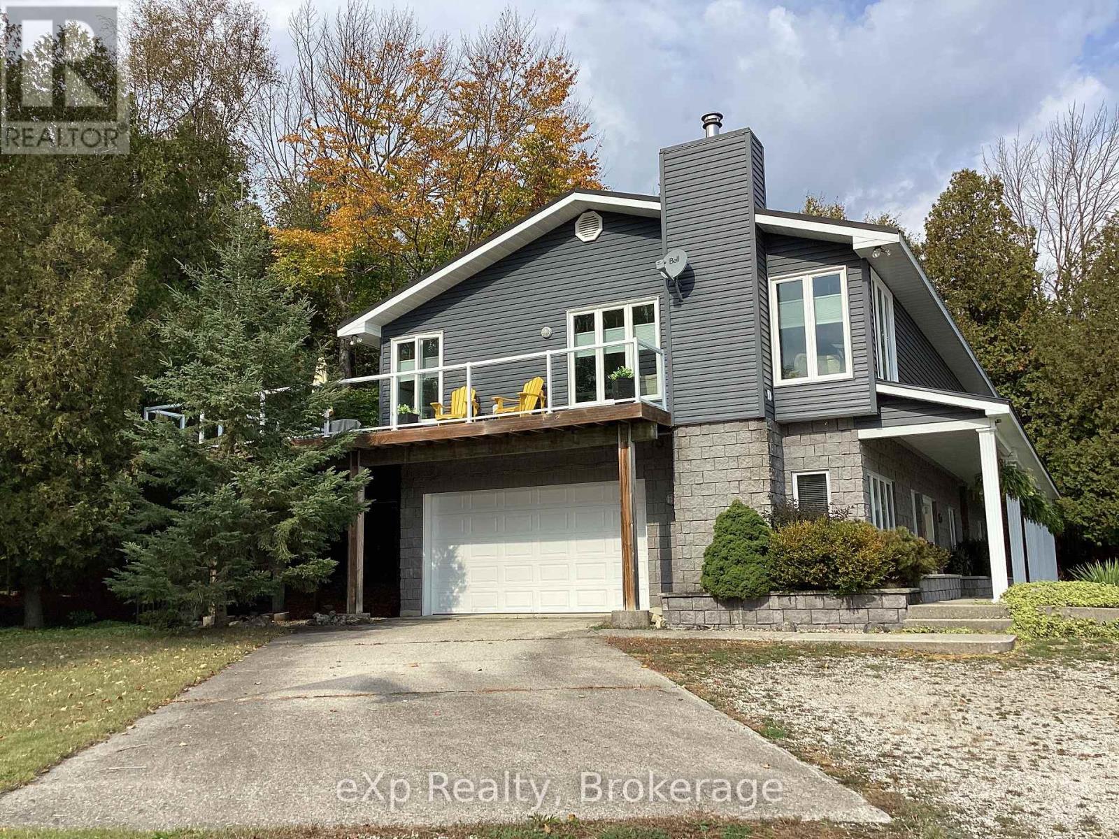 900 Berford Street, South Bruce Peninsula, Ontario  N0H 2T0 - Photo 2 - X12934088