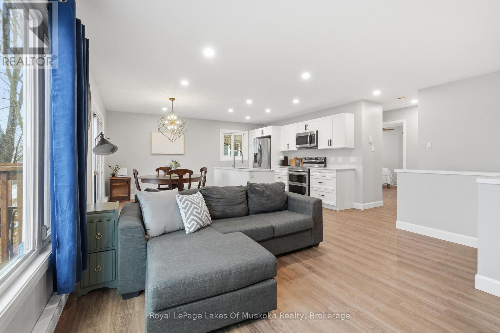 12 MANOMINEE STREET, Huntsville, Ontario