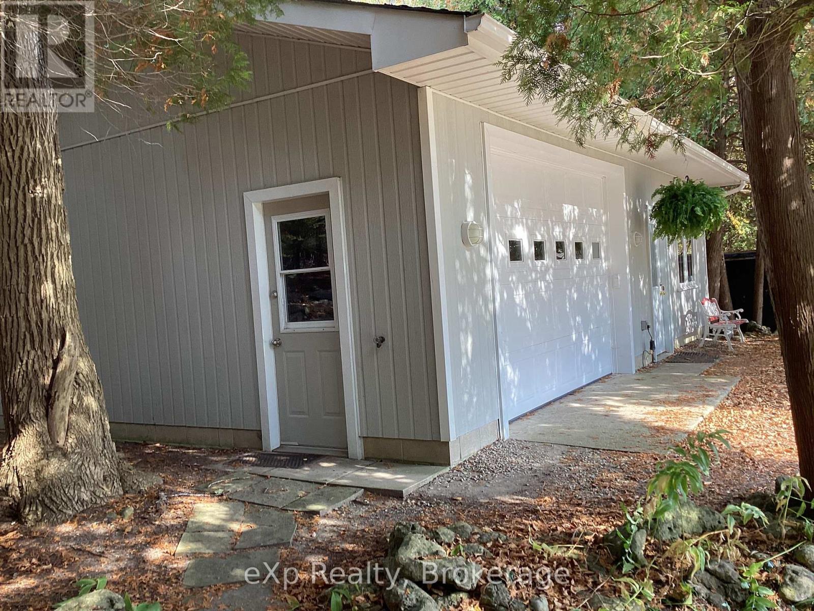 900 Berford Street, South Bruce Peninsula, Ontario  N0H 2T0 - Photo 50 - X12934088