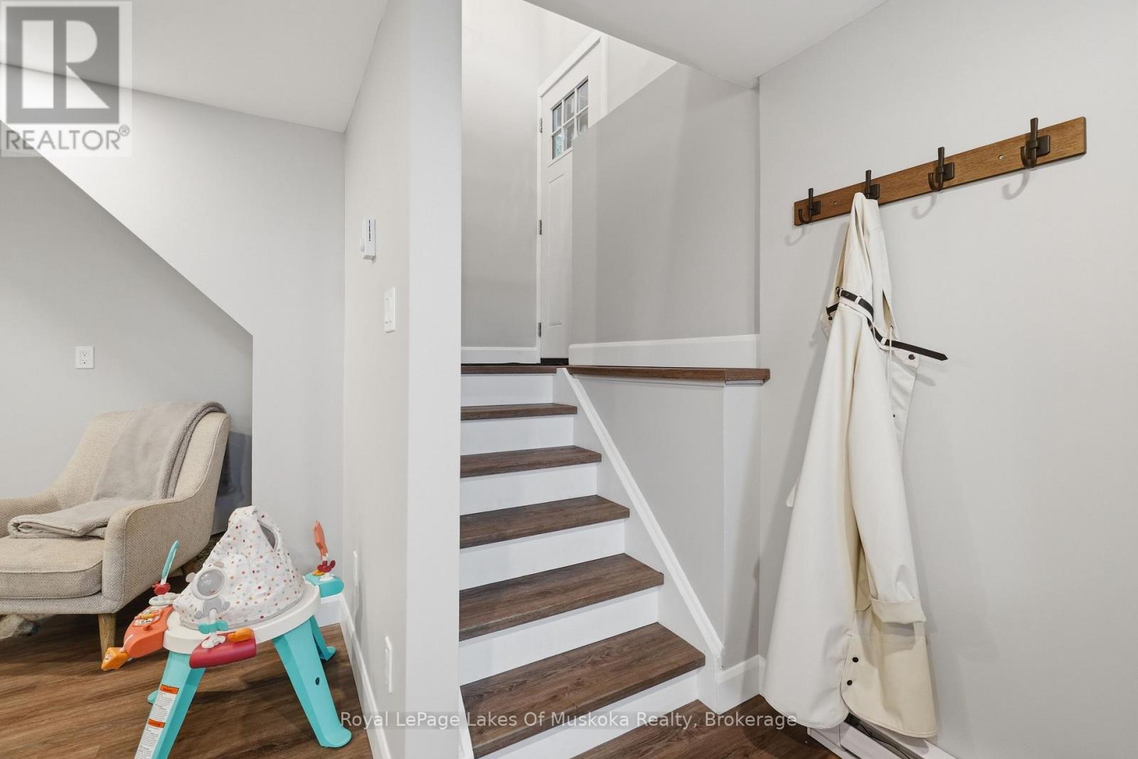 12 Manominee Street, Huntsville, Ontario  P1H 1H2 - Photo 17 - X12996660