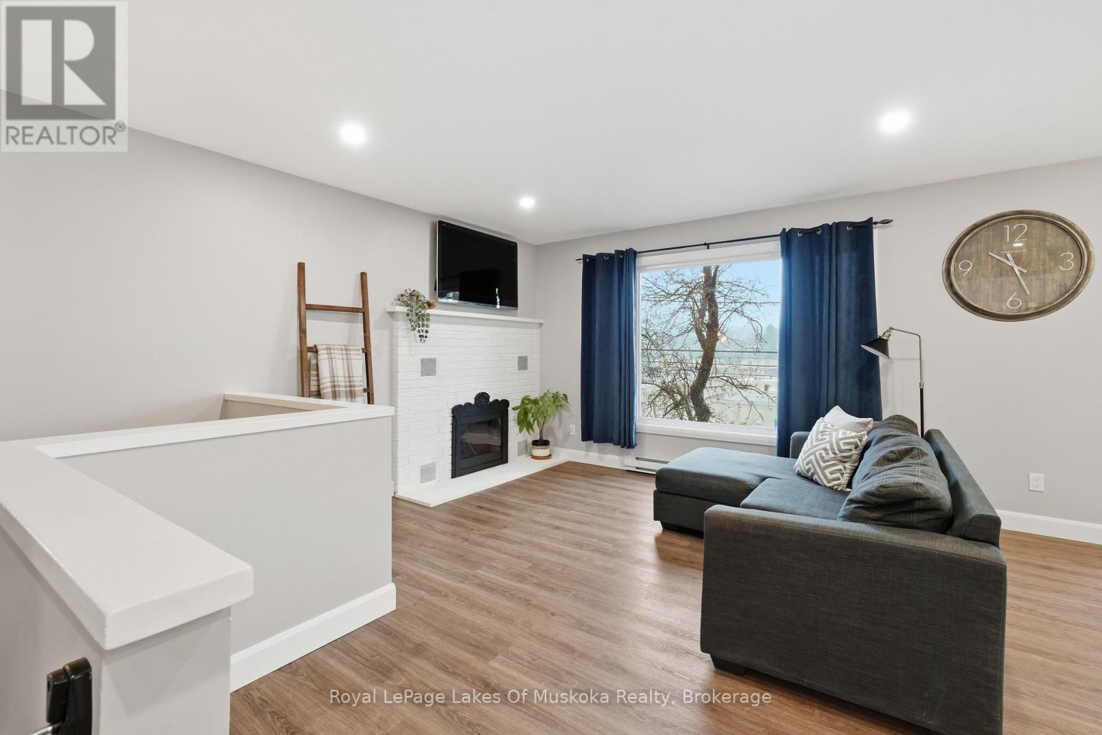 12 Manominee Street, Huntsville, Ontario  P1H 1H2 - Photo 3 - X12996660