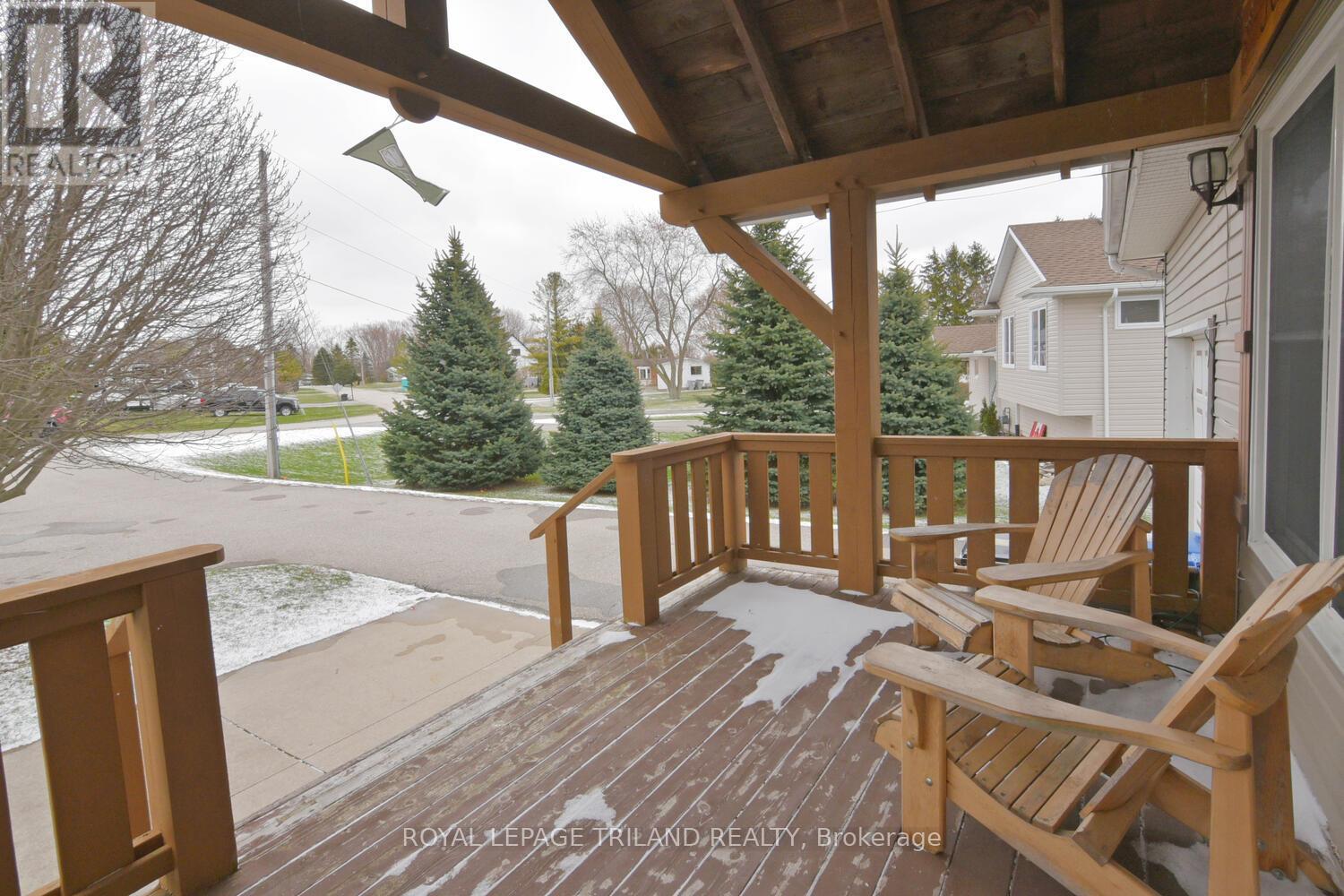 9907 Eric Street, Lambton Shores, Ontario  N0M 2N0 - Photo 5 - X12981916