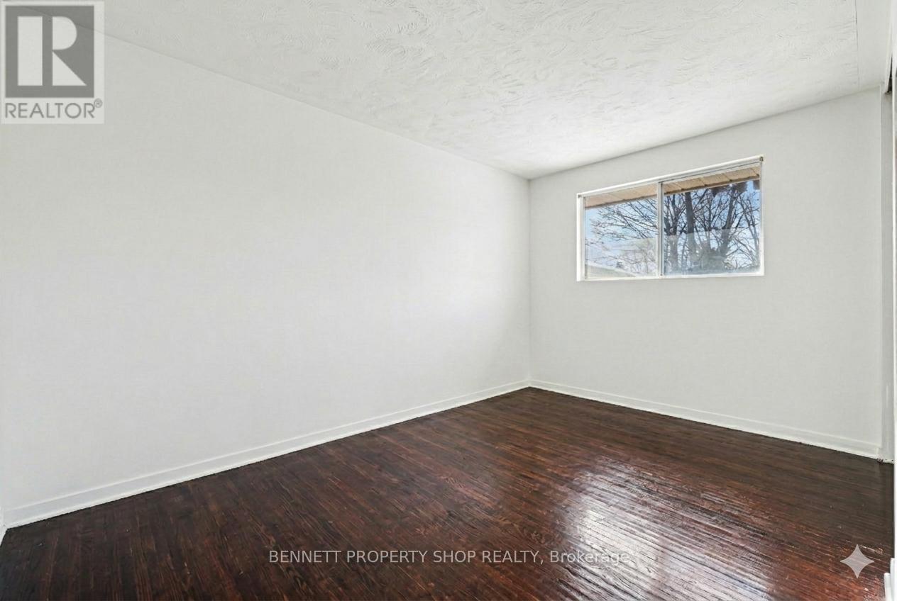 1112 Cobden Road, Ottawa, Ontario  K2C 2Z2 - Photo 7 - X12943642