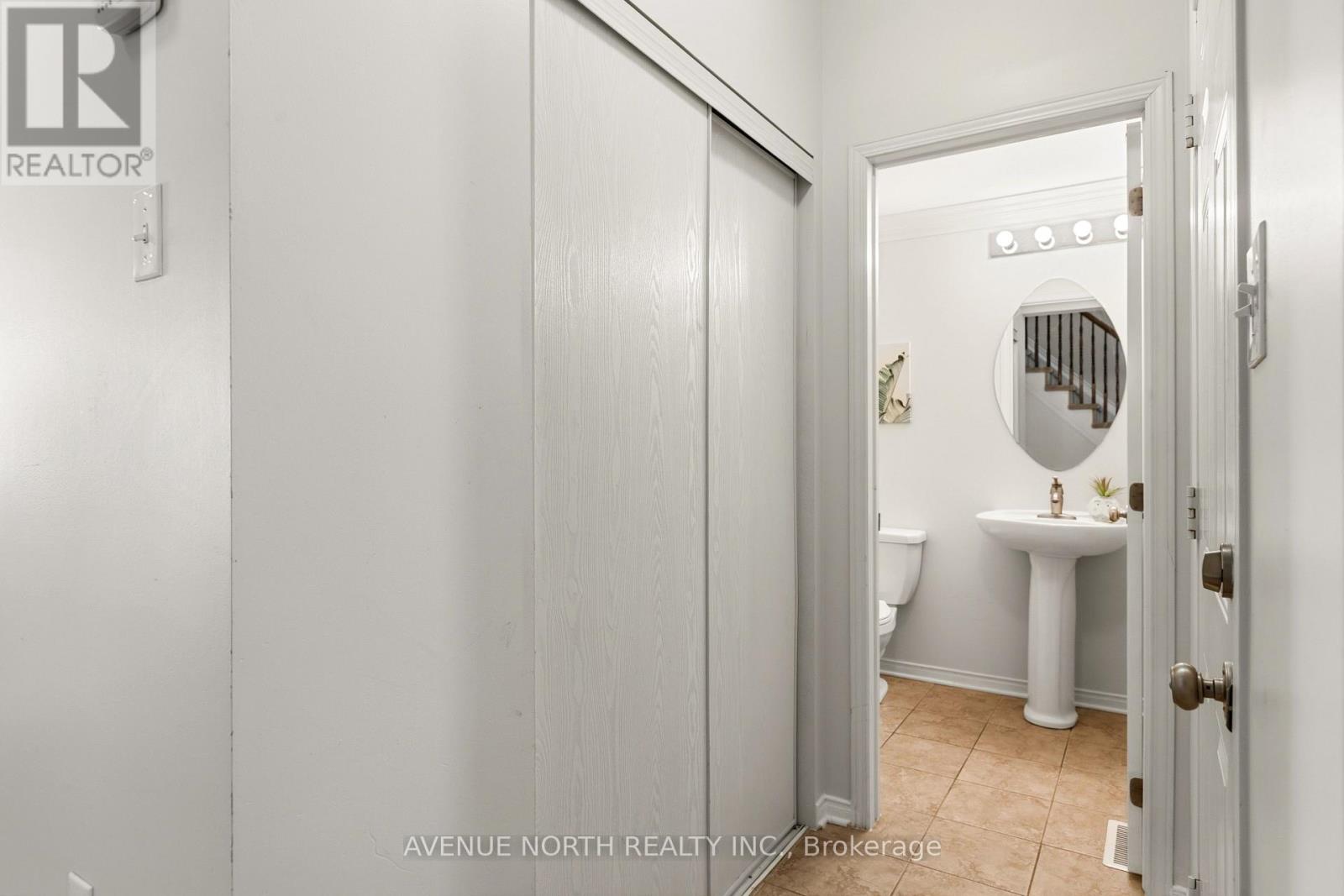 402 Ashbourne Crescent, Ottawa, Ontario  K2J 0H7 - Photo 4 - X12977318