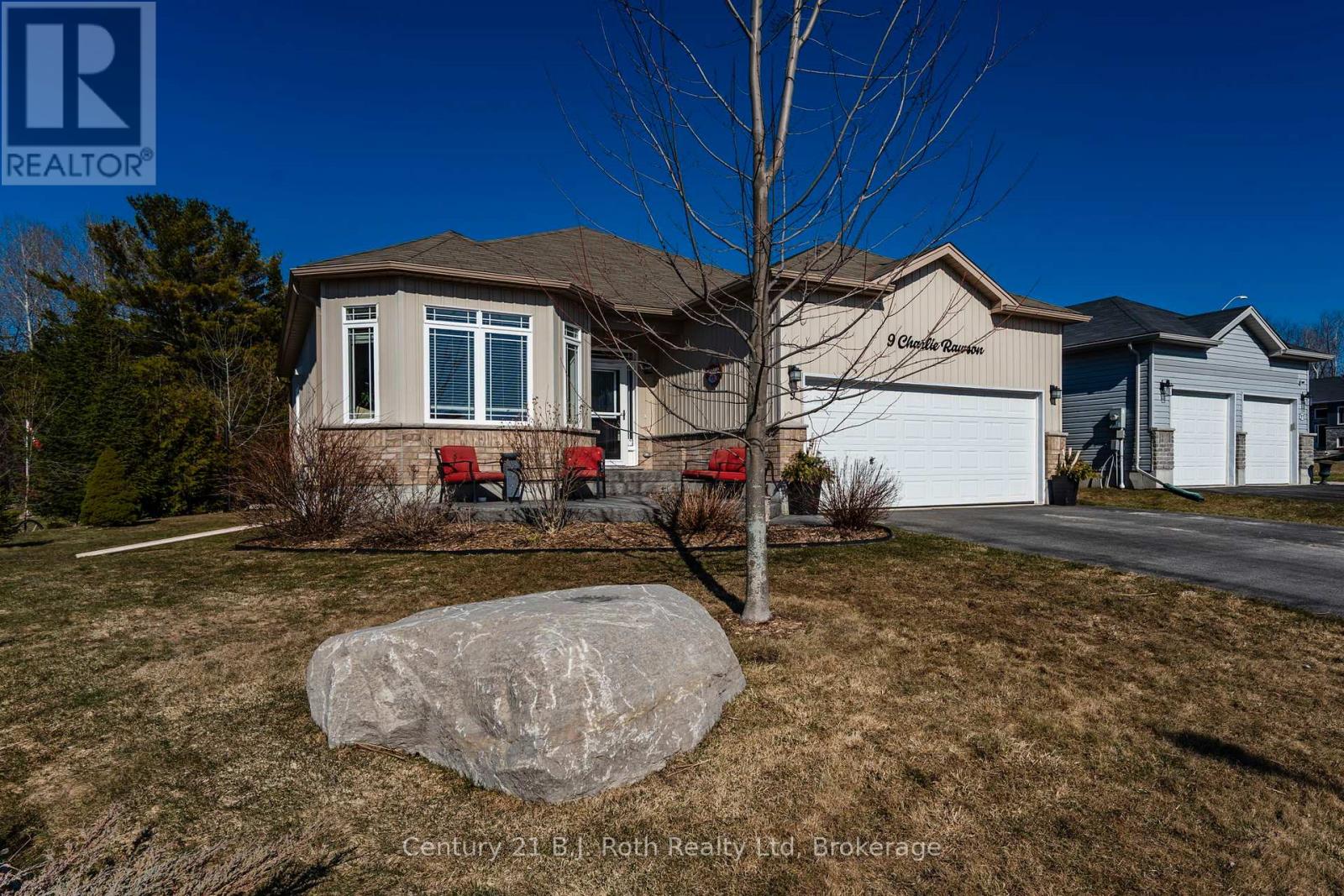 9 Charlie Rawson Boulevard, Tay, Ontario  L0K 2A0 - Photo 2 - S12996870