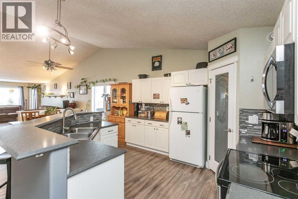 34 Iron Wolf Ridge, Lacombe, Alberta  T4L 2K2 - Photo 8 - A2289911