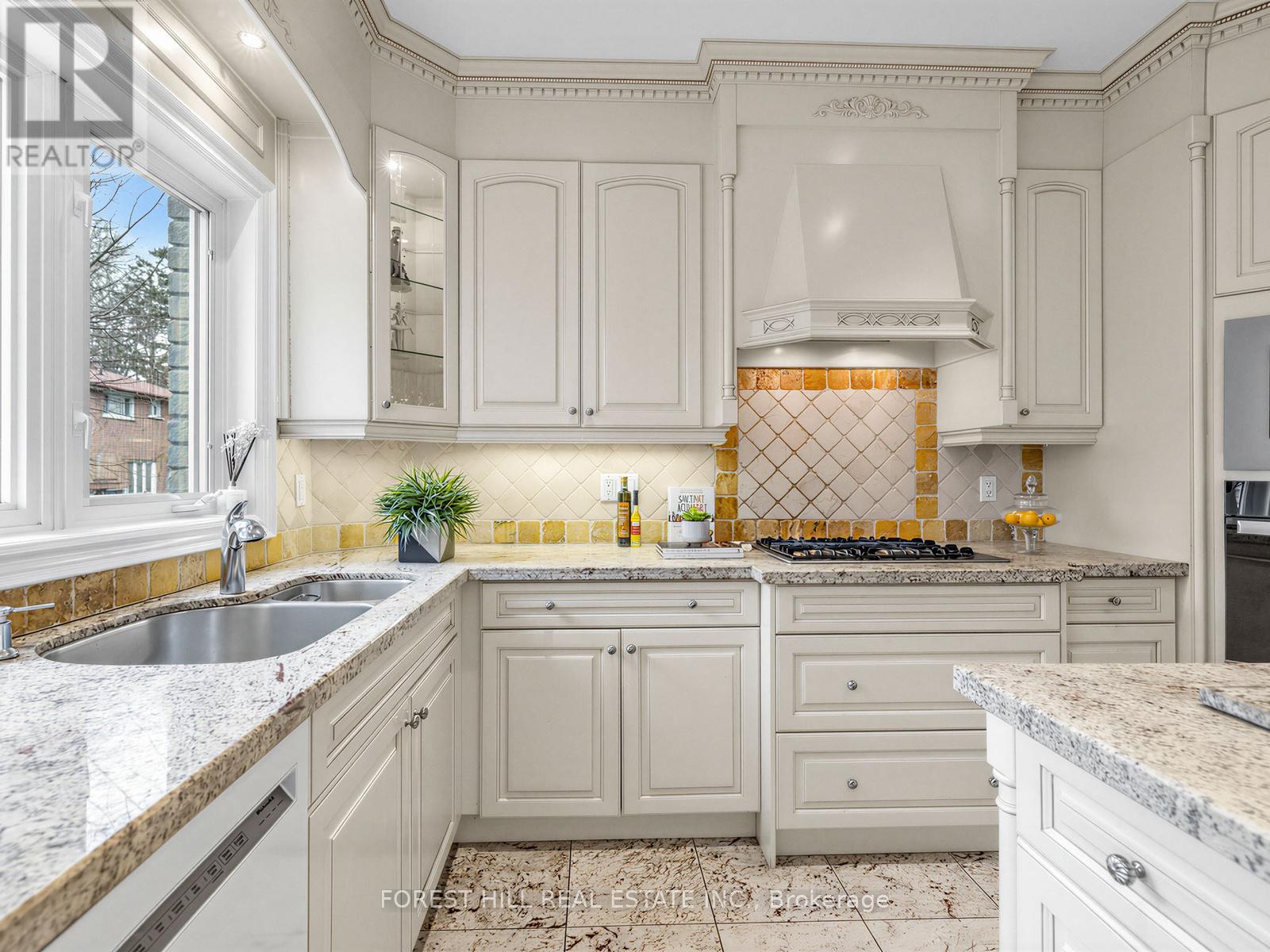 16 Northwood Drive, Toronto, Ontario  M2M 2J8 - Photo 22 - C12996122