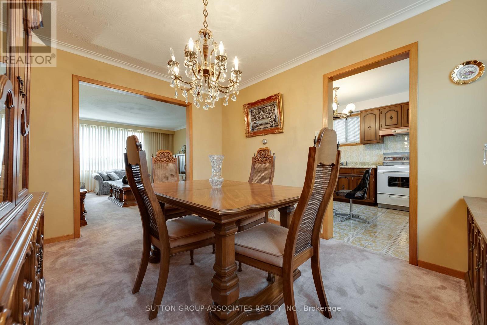 299 Wychwood Avenue, Toronto, Ontario M6C 2T6 - Photo 10 - C12996826