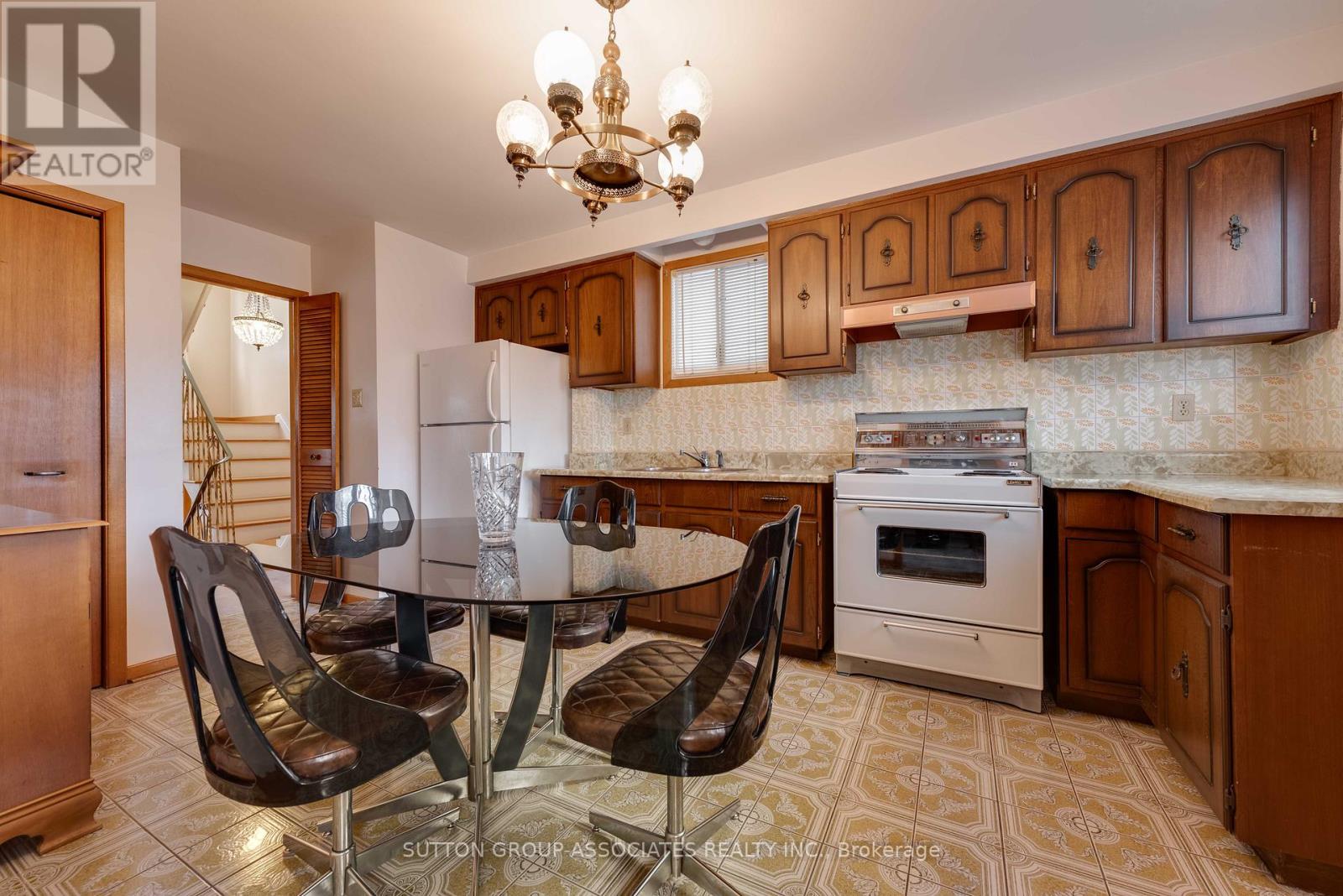 299 Wychwood Avenue, Toronto, Ontario M6C 2T6 - Photo 11 - C12996826