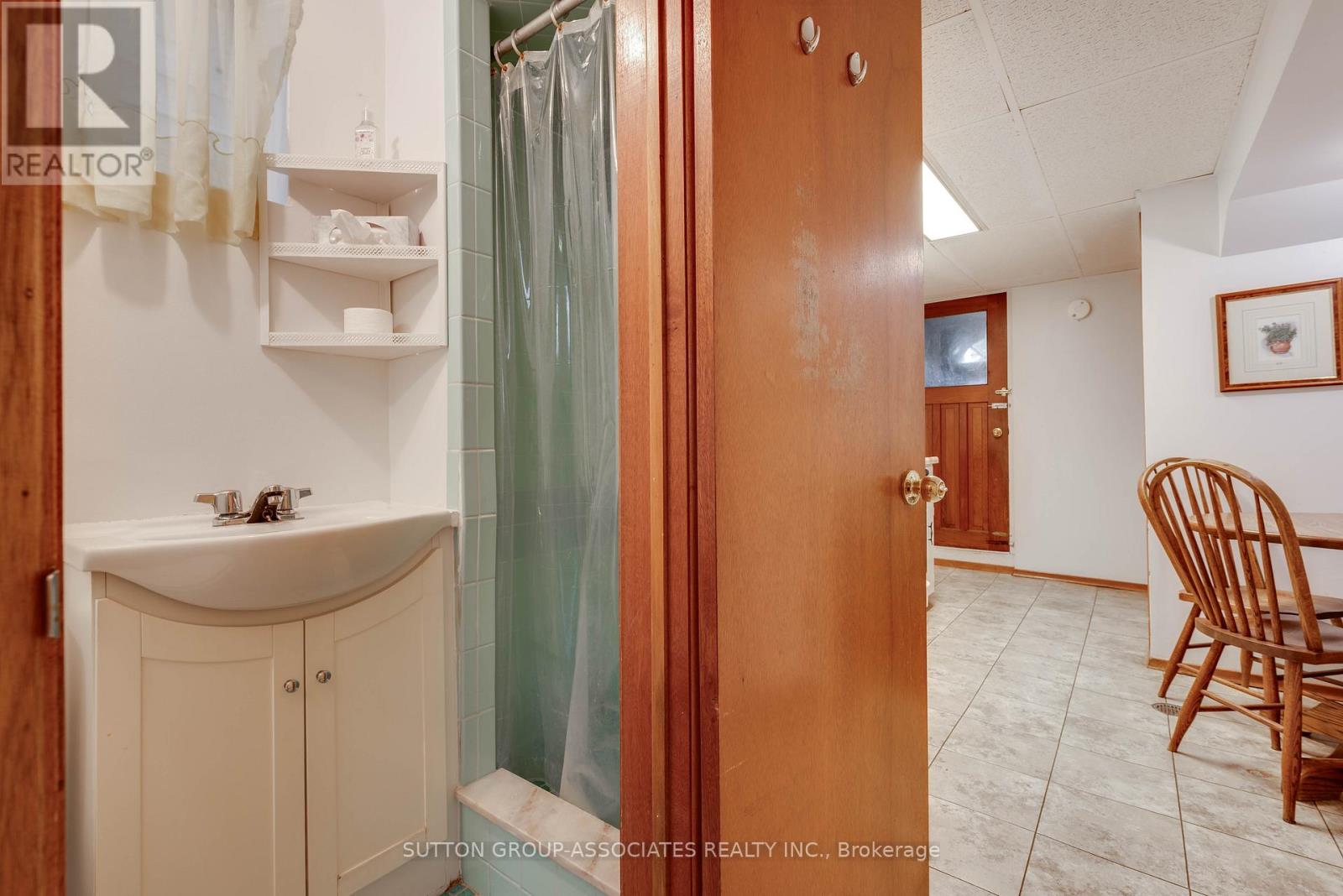 299 Wychwood Avenue, Toronto, Ontario M6C 2T6 - Photo 27 - C12996826