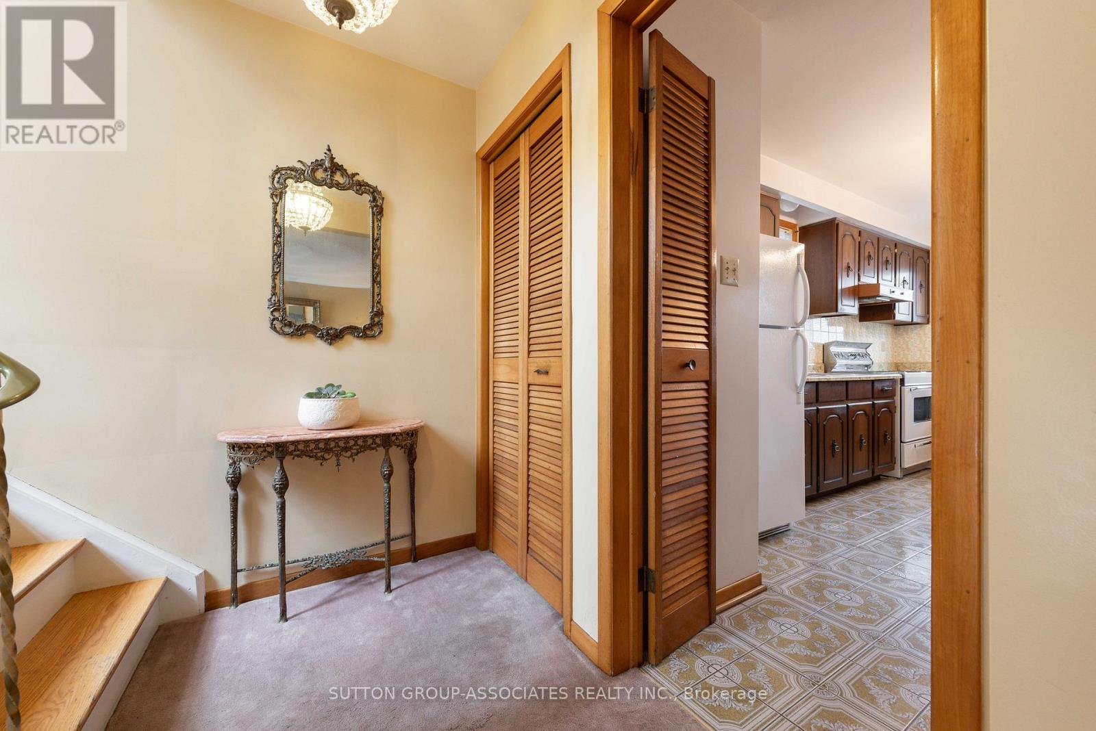 299 Wychwood Avenue, Toronto, Ontario M6C 2T6 - Photo 4 - C12996826