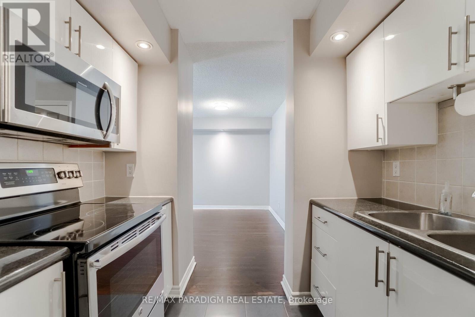 213 - 270 Wellington Street W, Toronto, Ontario  M5V 3P5 - Photo 8 - C12996852