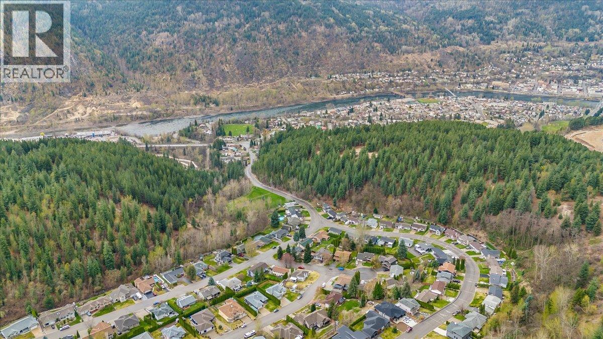 2455 Colin Crescent, Trail, British Columbia  V1R 4T4 - Photo 4 - 10382366