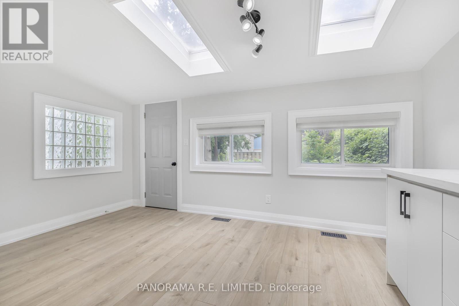 140 Wolfrey Avenue, Toronto, Ontario  M4K 1L3 - Photo 15 - E12996886