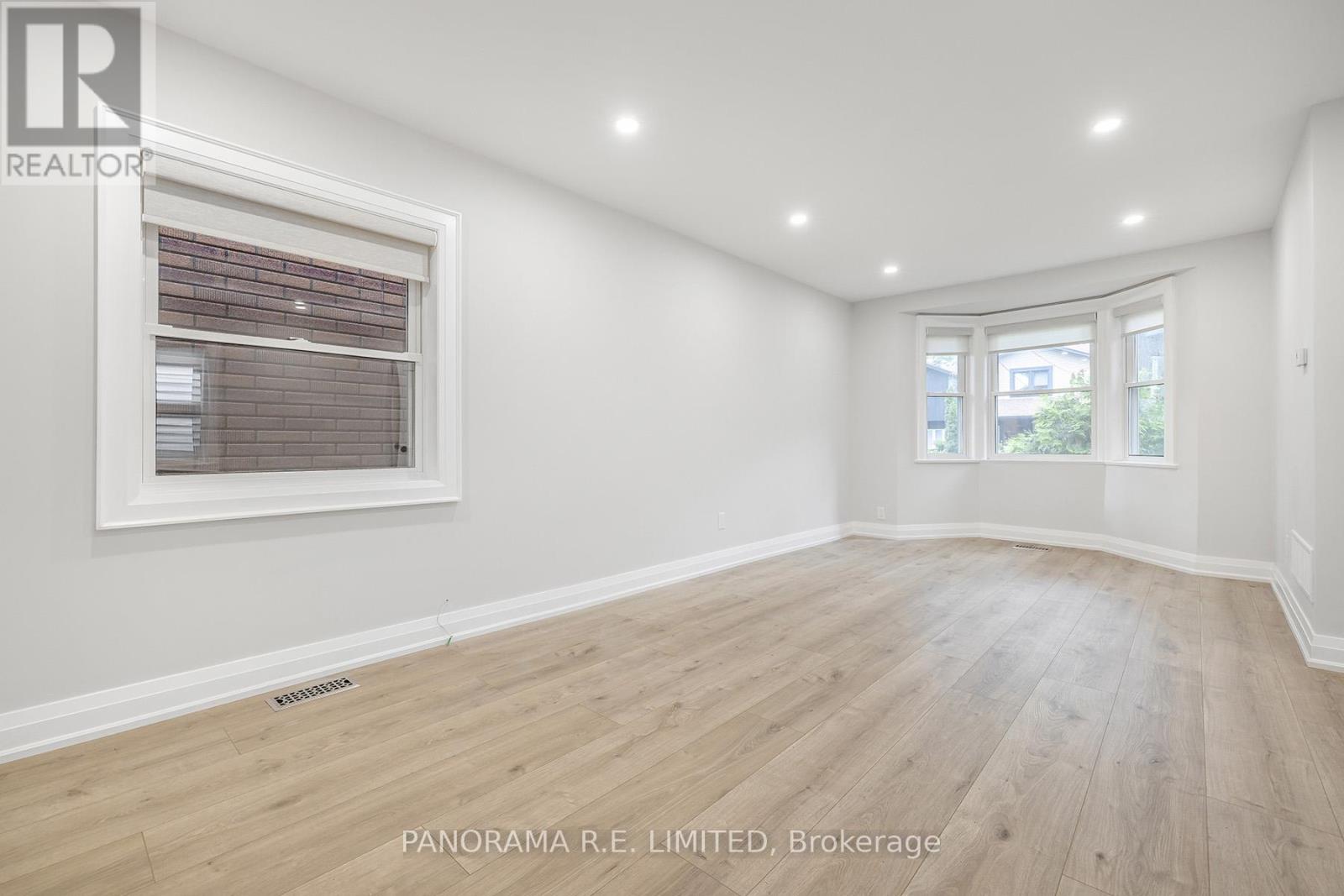 140 Wolfrey Avenue, Toronto, Ontario  M4K 1L3 - Photo 4 - E12996886