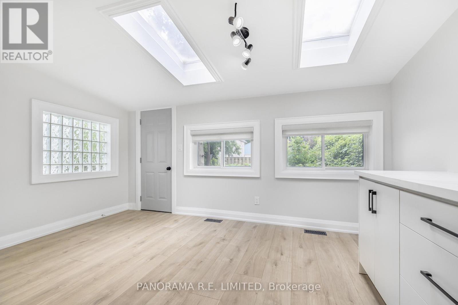 140 Wolfrey Avenue, Toronto, Ontario  M4K 1L3 - Photo 7 - E12996886