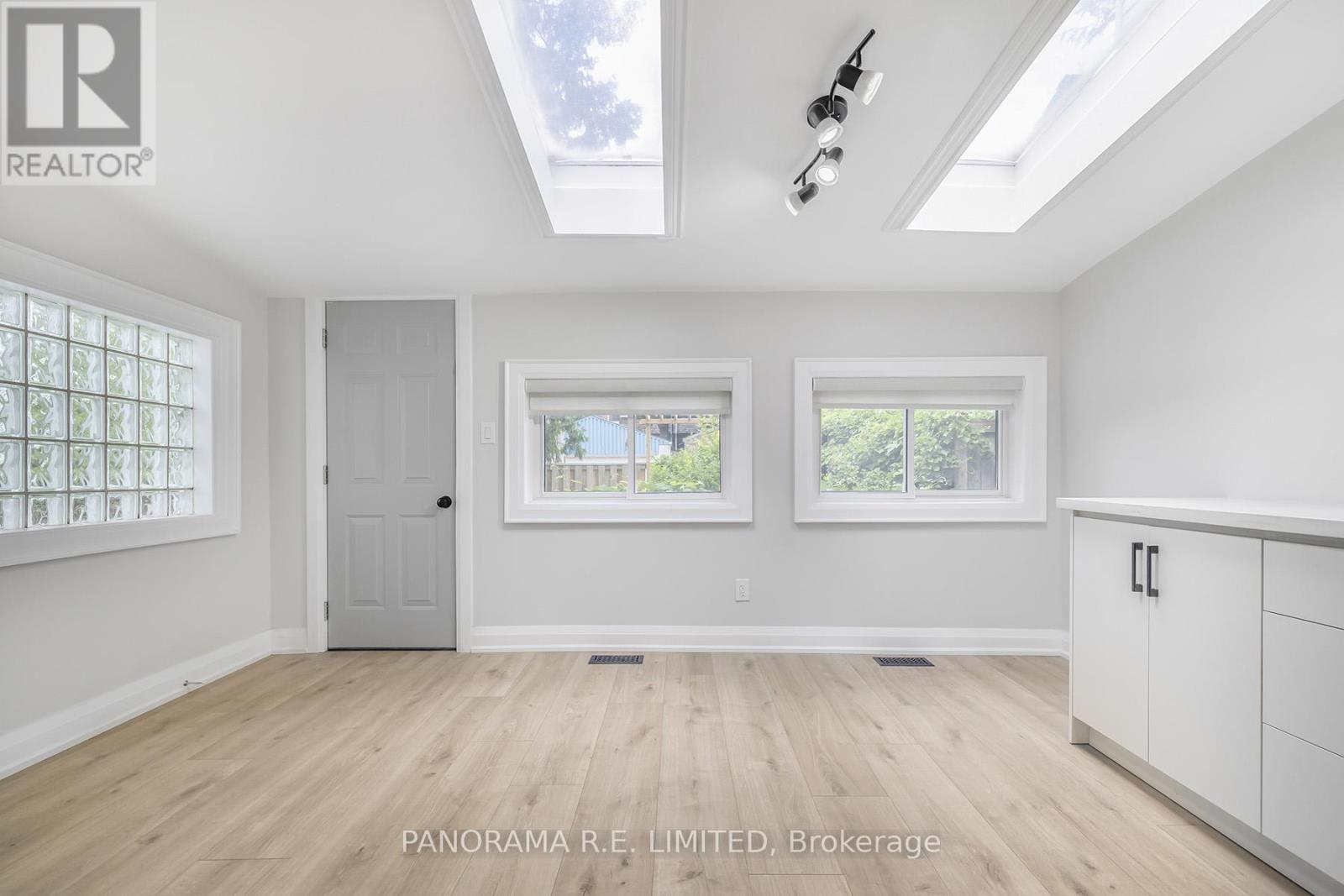 140 Wolfrey Avenue, Toronto, Ontario  M4K 1L3 - Photo 8 - E12996886