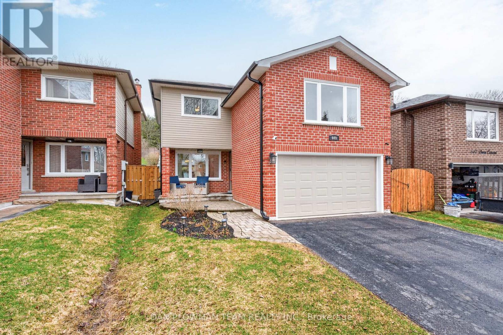 649 Dunn Crescent, Pickering, Ontario  L1W 3T4 - Photo 3 - E12996938