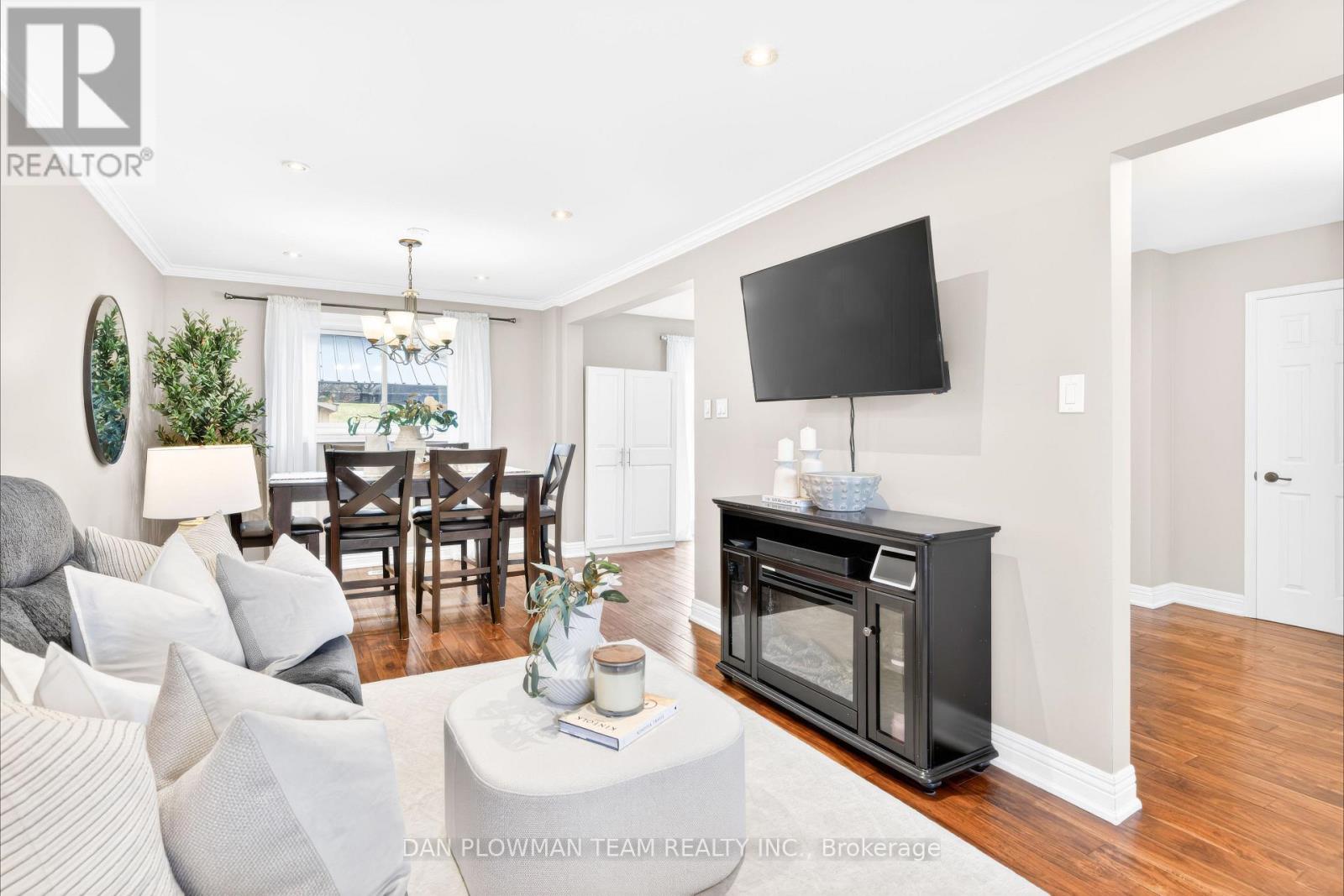 649 Dunn Crescent, Pickering, Ontario  L1W 3T4 - Photo 7 - E12996938