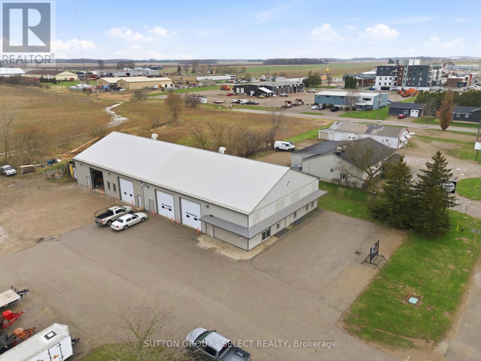 120 Thames Road W, South Huron, Ontario  N0M 1S3 - Photo 3 - X12930518