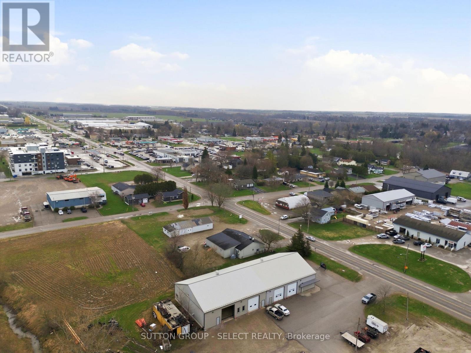 120 Thames Road W, South Huron, Ontario  N0M 1S3 - Photo 5 - X12930518