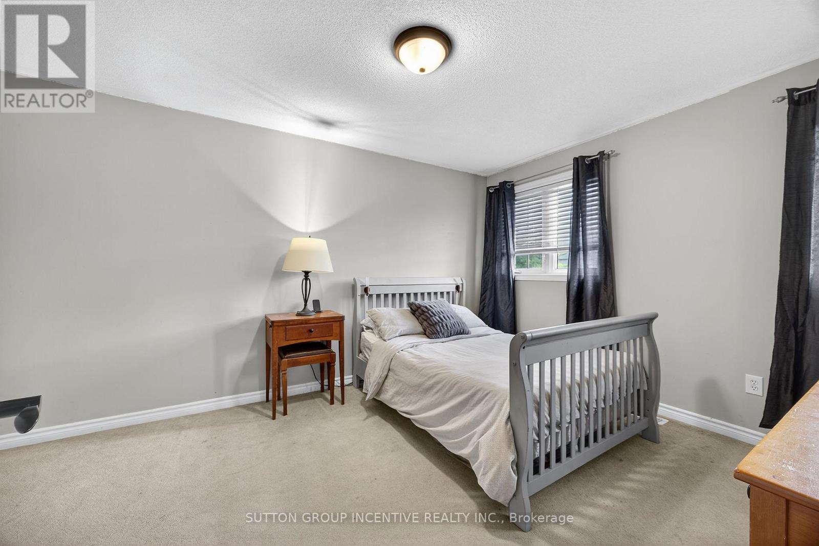 4 Dunnett Drive, Barrie, Ontario L4N 0H8 - Photo 13 - S12996902