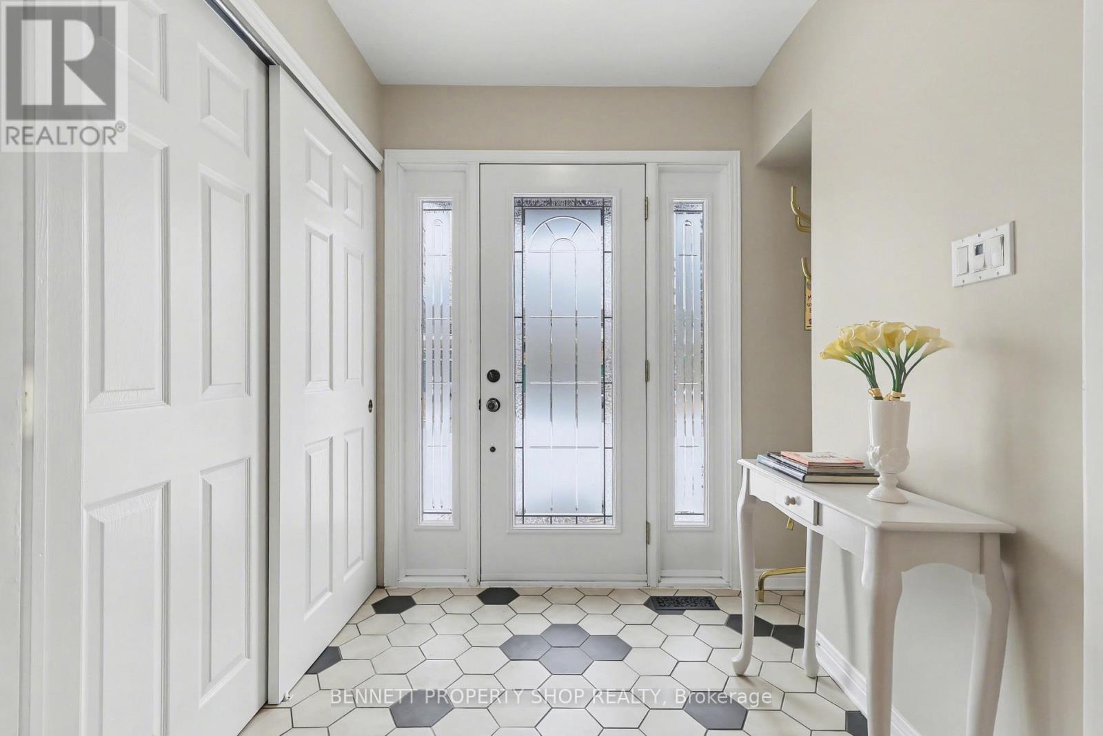 1476 Bourcier Drive, Ottawa, Ontario  K1E 3J8 - Photo 2 - X12925166