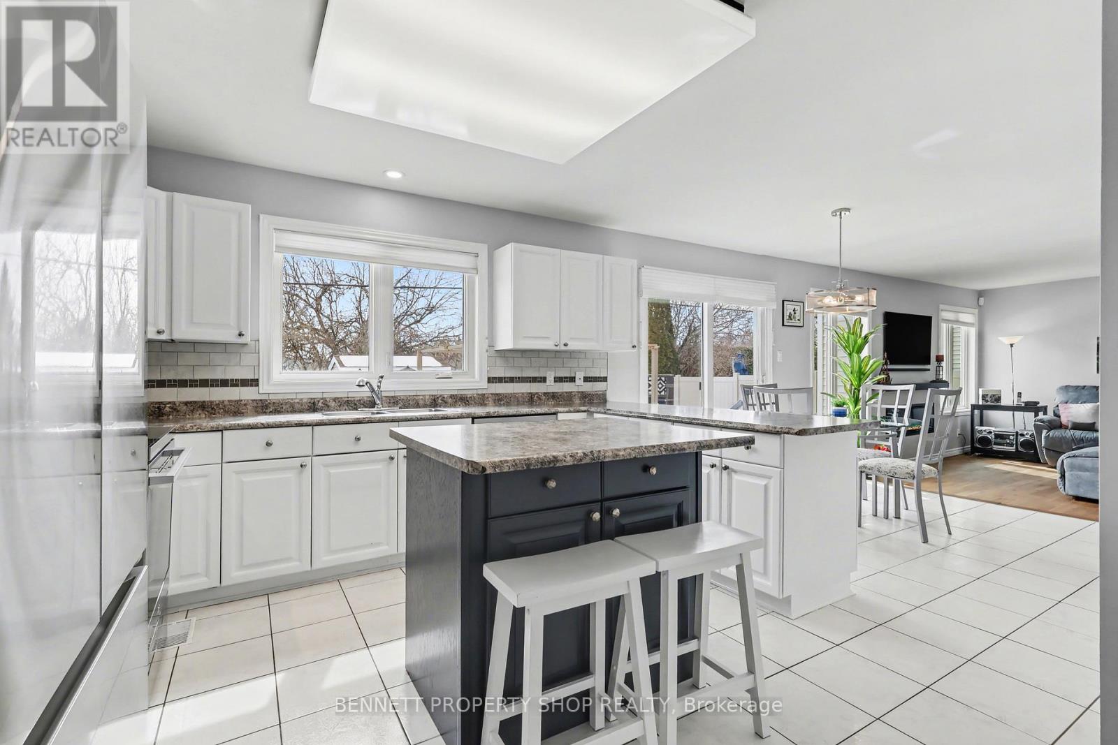 1476 Bourcier Drive, Ottawa, Ontario  K1E 3J8 - Photo 9 - X12925166