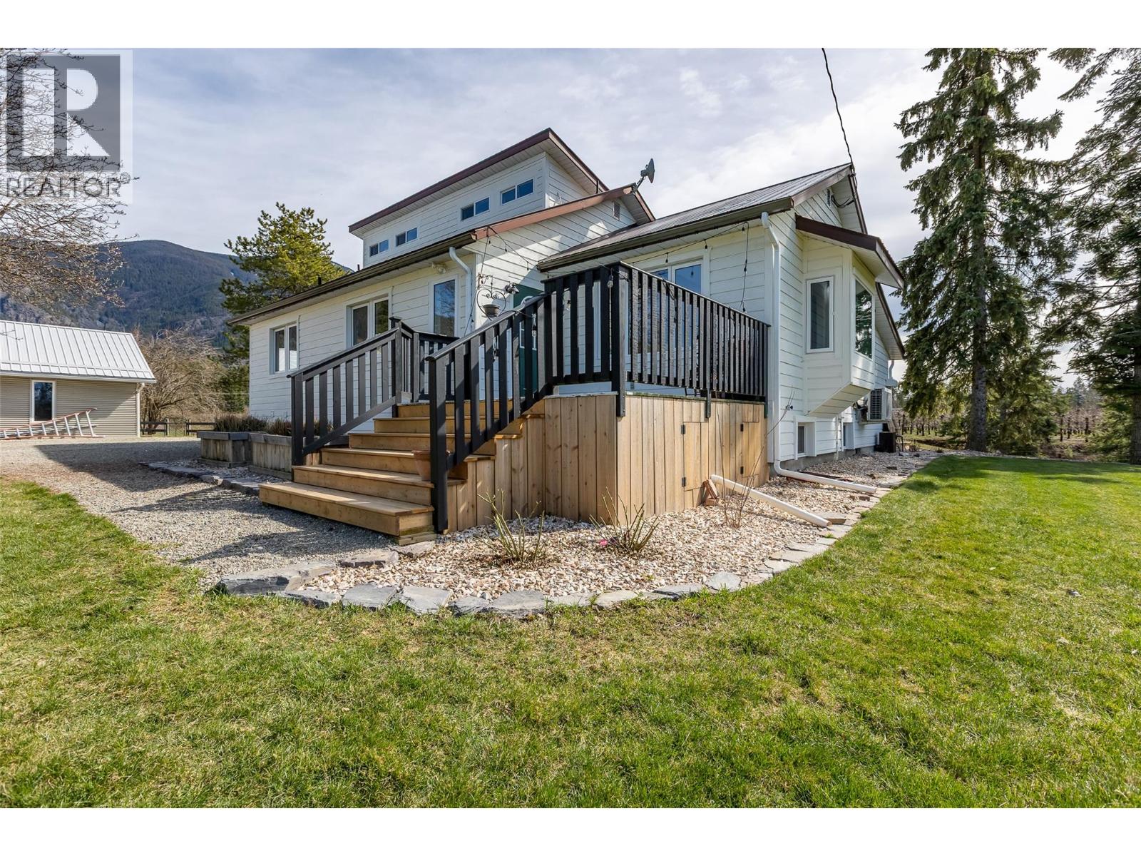 3955 46th Street, Creston, British Columbia  V0B 1C0 - Photo 1 - 10382241