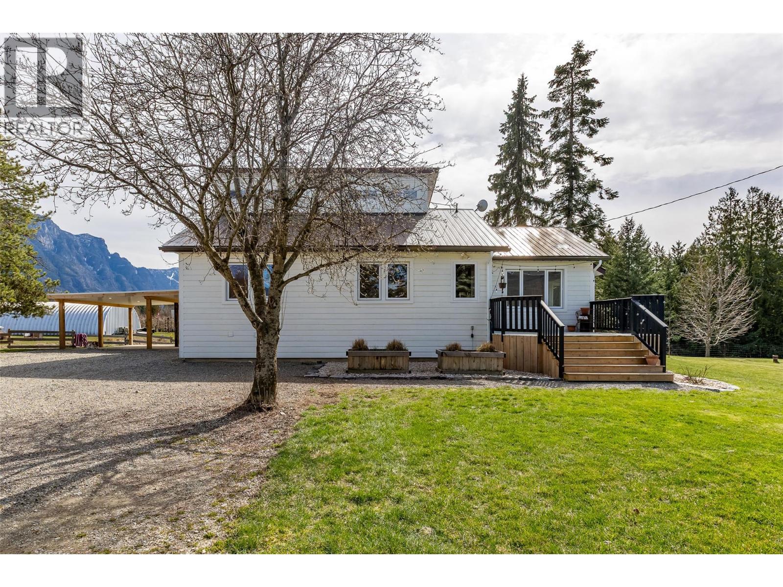 3955 46th Street, Creston, British Columbia  V0B 1C0 - Photo 3 - 10382241