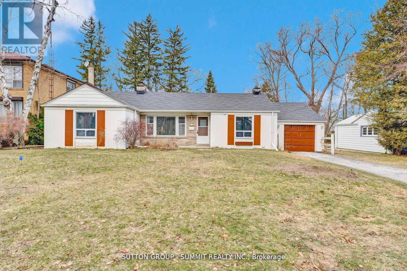 17 Ben Machree Drive, Mississauga, Ontario  L5H 2S2 - Photo 4 - W12996874