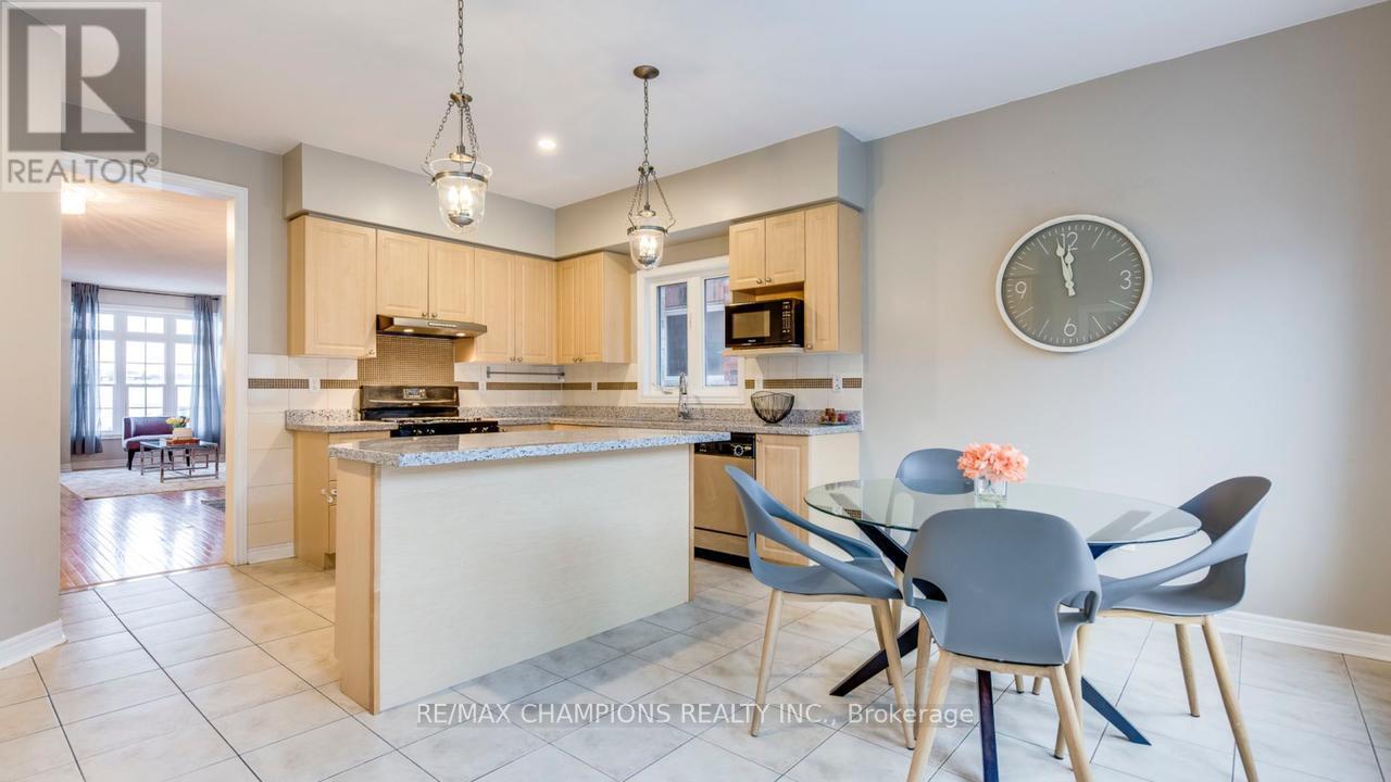 5435 Festival Drive, Mississauga, Ontario  L5M 0G6 - Photo 2 - W12996916