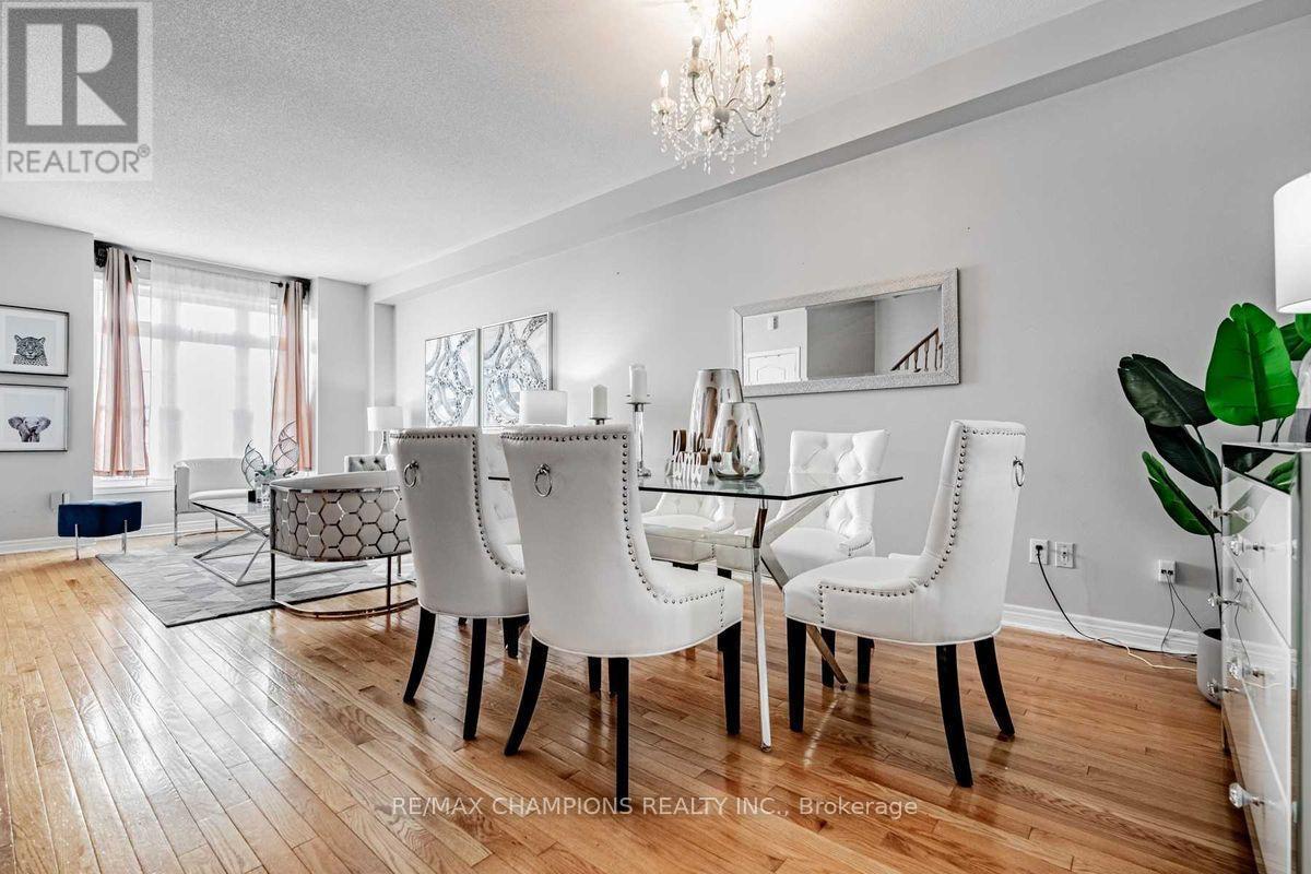 5435 Festival Drive, Mississauga, Ontario  L5M 0G6 - Photo 3 - W12996916