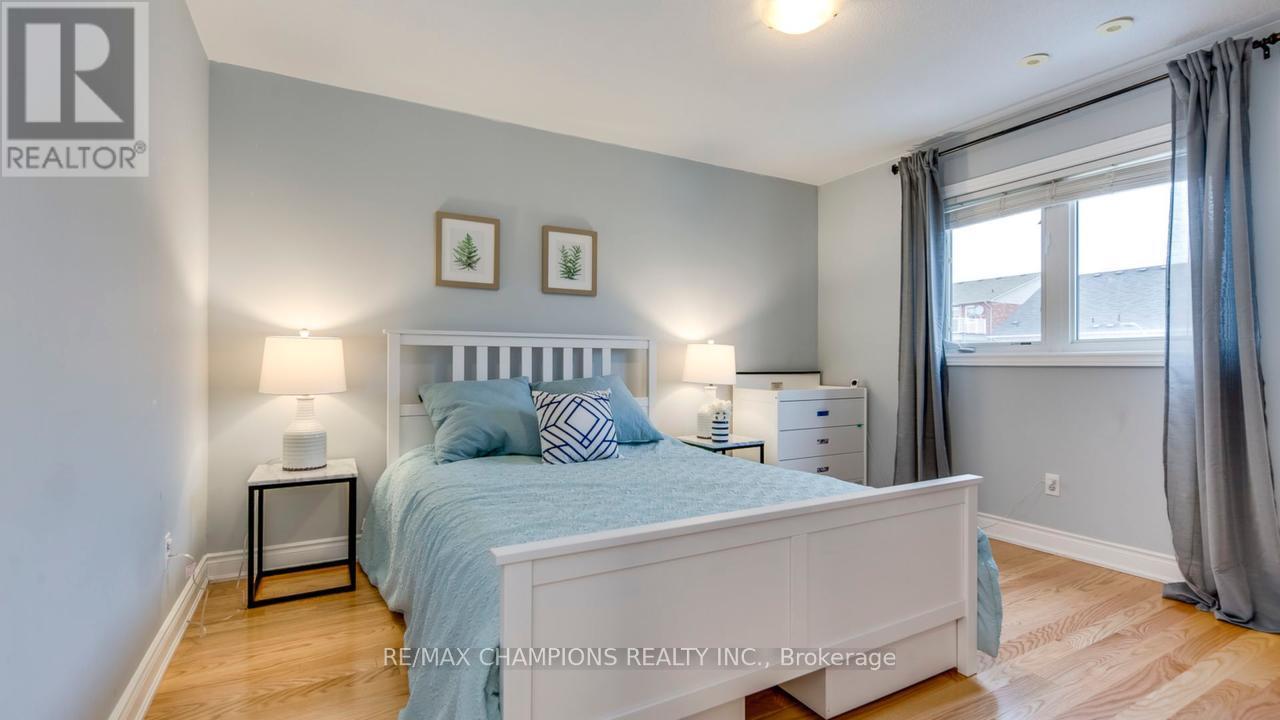 5435 Festival Drive, Mississauga, Ontario  L5M 0G6 - Photo 5 - W12996916