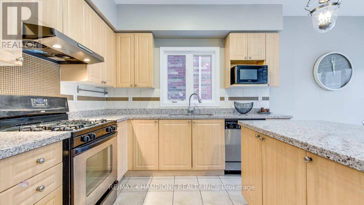 5435 Festival Drive, Mississauga, Ontario  L5M 0G6 - Photo 7 - W12996916