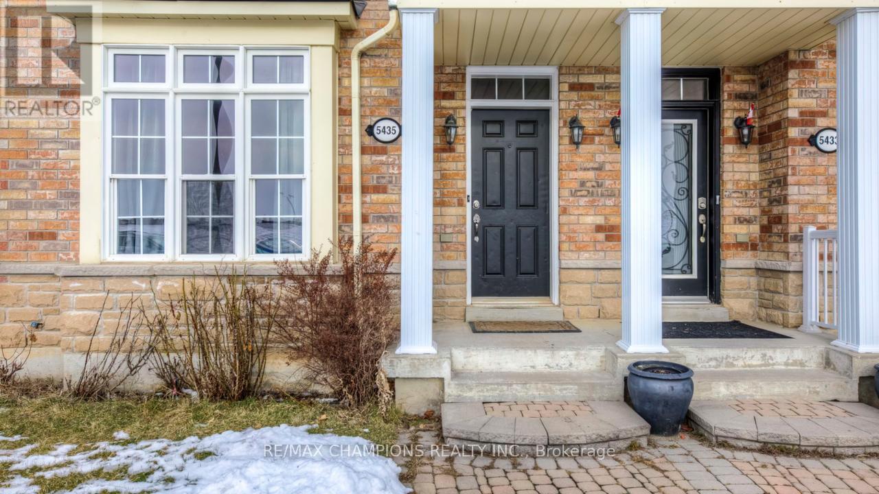 5435 Festival Drive, Mississauga, Ontario  L5M 0G6 - Photo 8 - W12996916