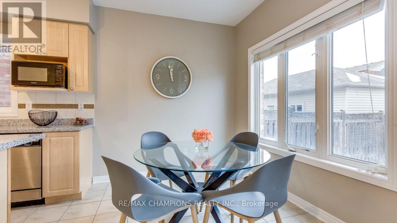 5435 Festival Drive, Mississauga, Ontario  L5M 0G6 - Photo 9 - W12996916